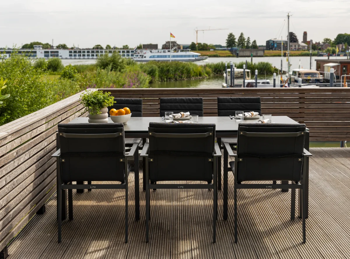 LIFE_27-0150-205-241-0388-205F_DINING-COD-210-SET-PRI-LAV-CER-GST_L_02 (2).webp