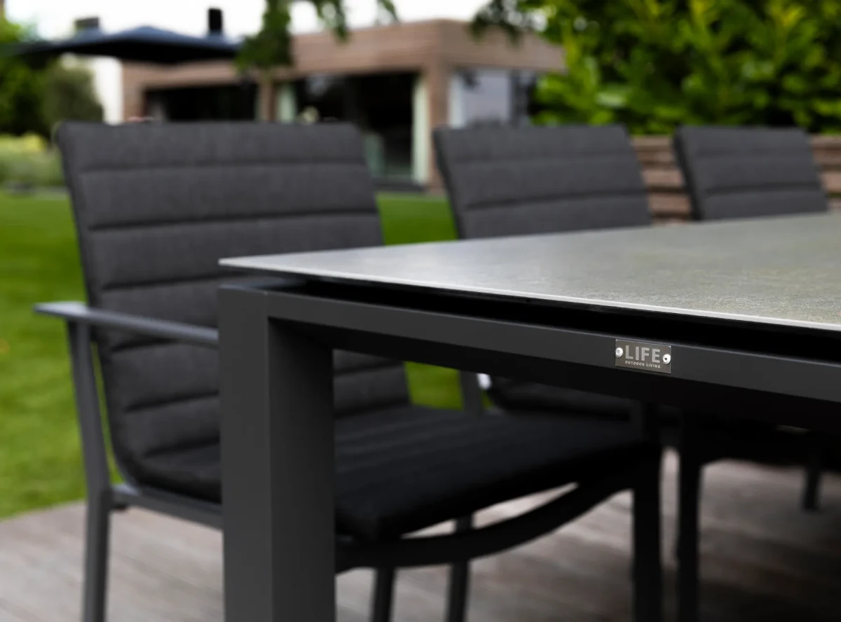 LIFE_27-0150-205-241-0388-205F_DINING-COD-210-SET-PRI-LAV-CER-GST_LC_09 (3).webp