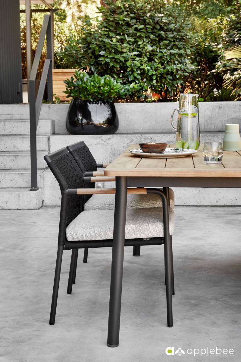 2021_Apple Bee_Elle Belt Dining_HRMW_002.jpg