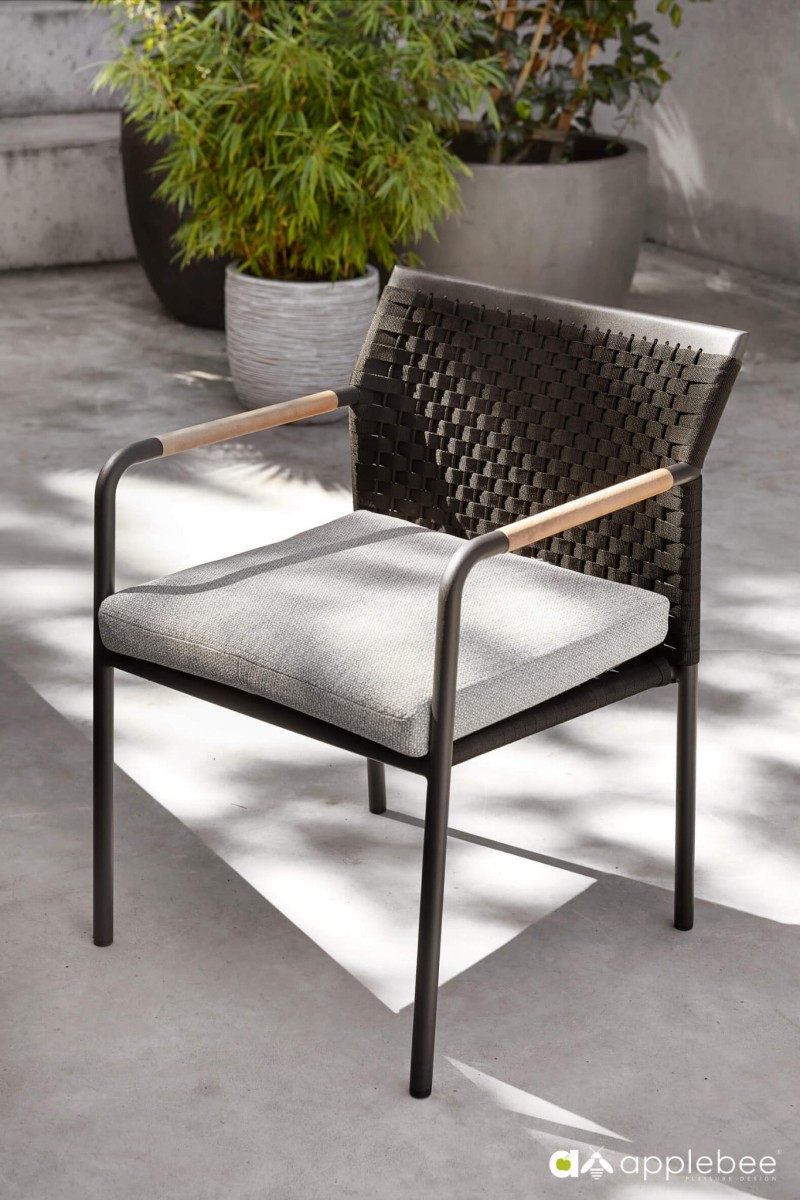 2021_Apple Bee_Elle Belt Dining_HRMW_003.jpg