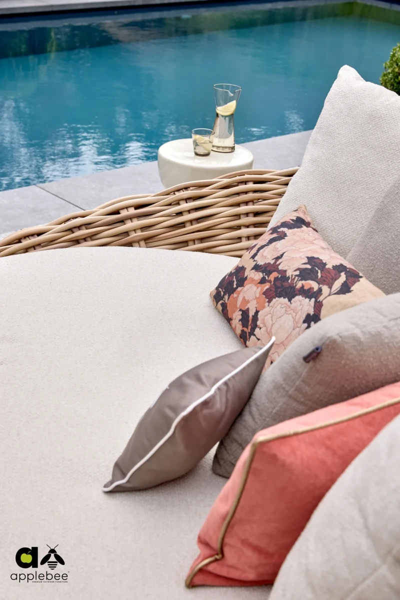 AppleBee_2025_Cocoon_Detail Wicker Daybed_Boucle_Amb_HRML_5.webp