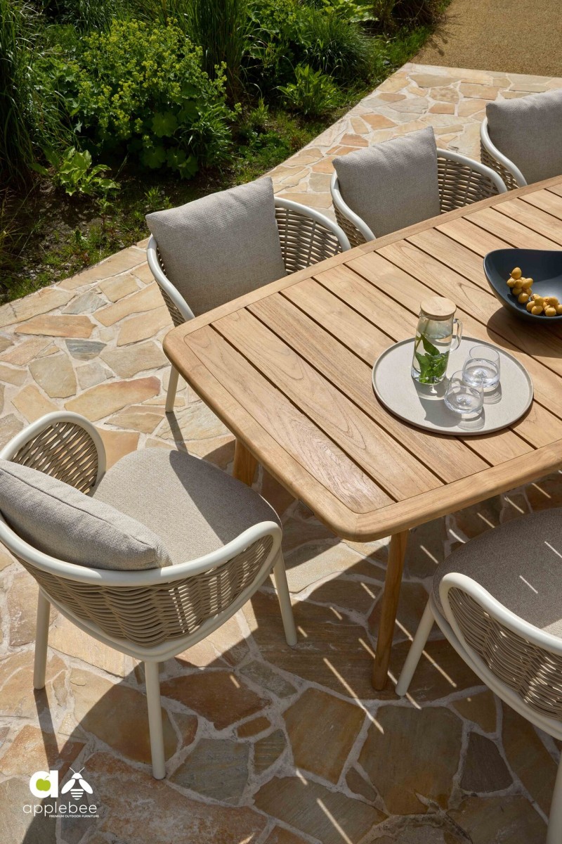 2026_Apple_Bee_Pine Key_Dining_Oyster_Amb_LRML-07.jpg