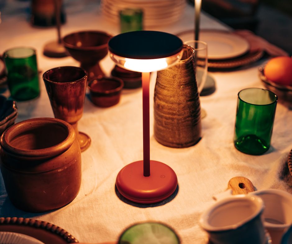 Solar Table Light Bobbie Evening Red-2-940x788-c.jpg