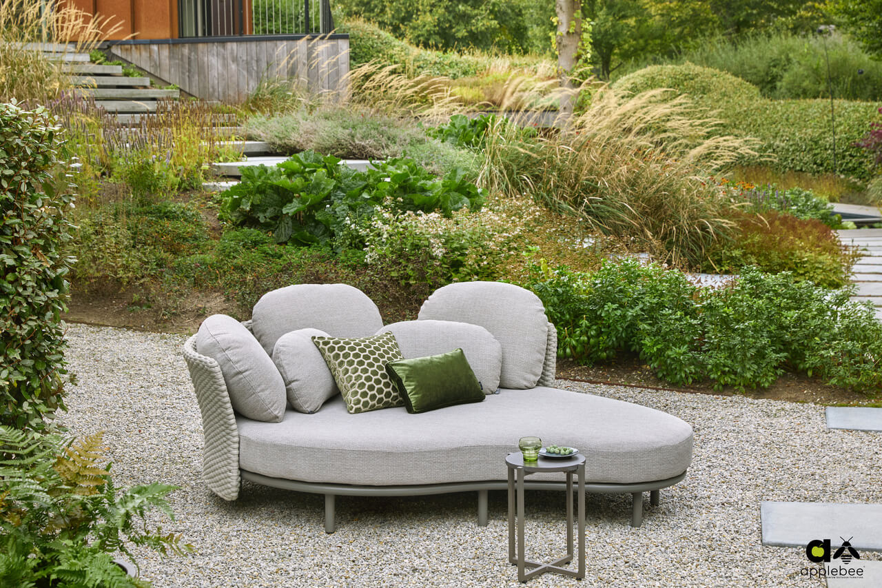 AppleBee_2025_ChillOut_daybed_Lounge_Amb_HRML_ (1).jpg